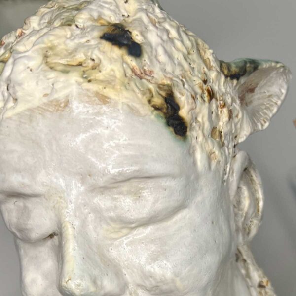 showing glaze detail